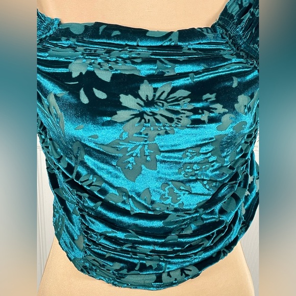Free People Velvet Blue Green Jacquard Off Shoulder Top Cropped Open Back NWT - Picture 7 of 8